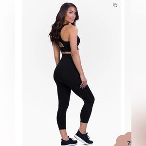 Belly Bandit Mother Tucker® Compression Capri Leggings size medium